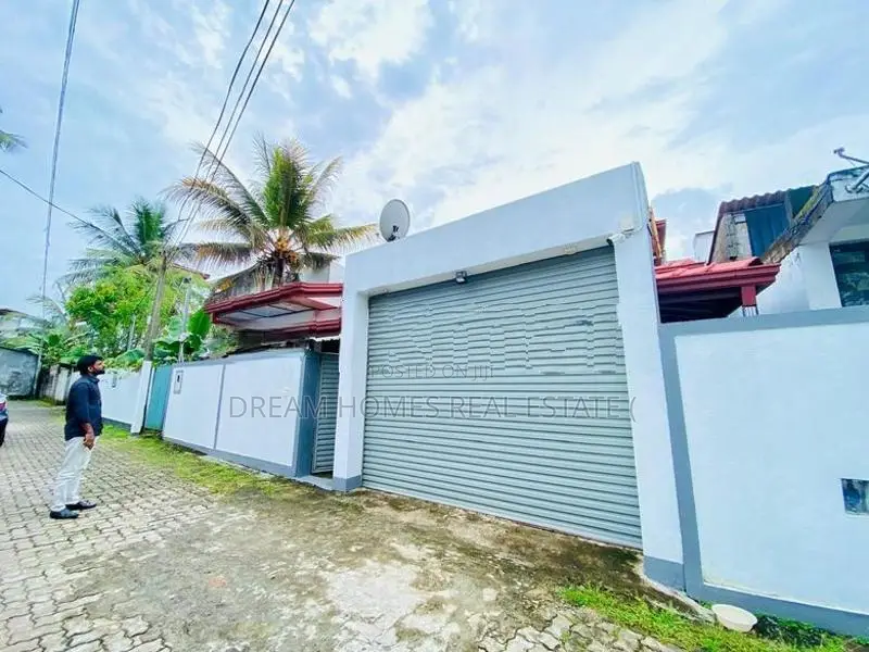3-Bedroom House for Sale in Athurugiriya