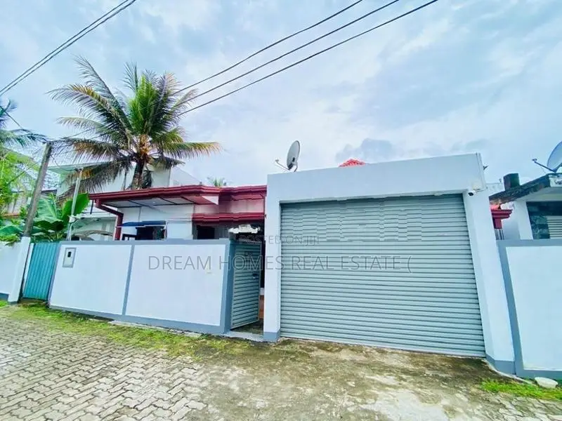 3-Bedroom House for Sale in Athurugiriya