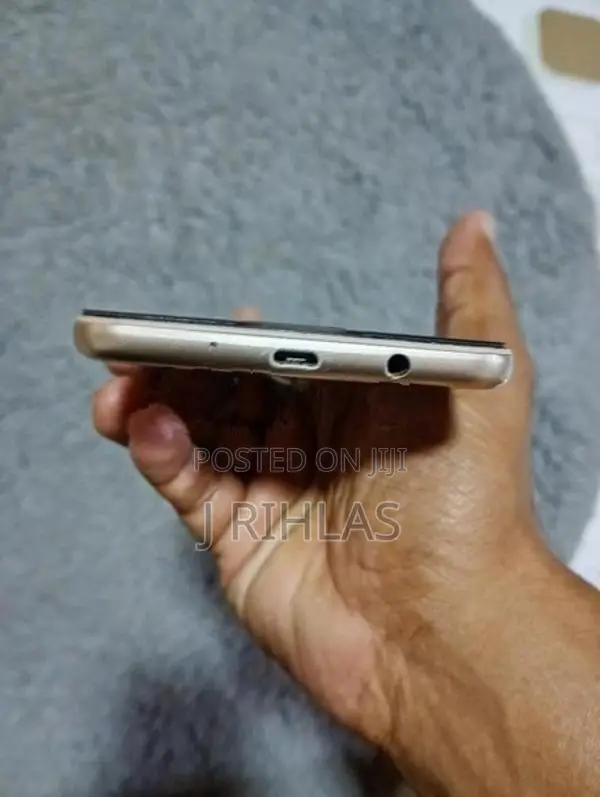Samsung Galaxy J7 (Used)
