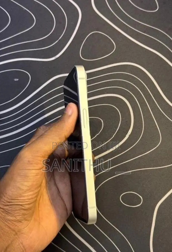 Apple iPhone 13 (Used)