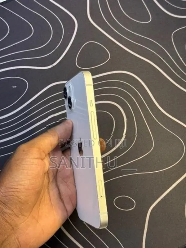 Apple iPhone 13 (Used)