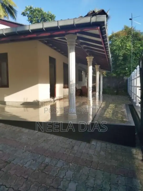 With All Amenities 3 Bed House For Sale - Nittambuwa / Pasyala