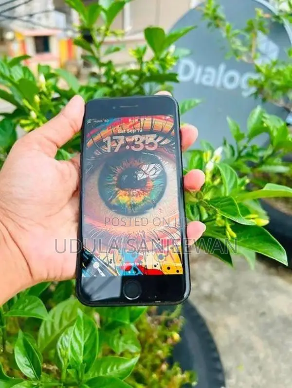 Apple iPhone SE 2 (Used)
