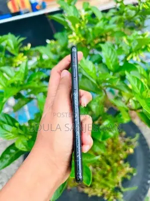 Apple iPhone SE 2 (Used)