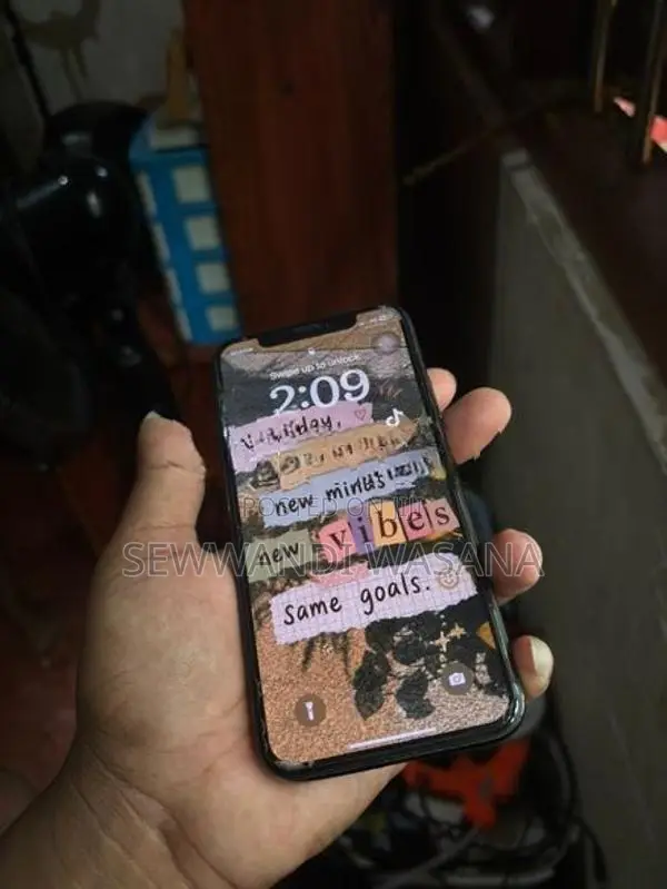 Apple iPhone X (Used)