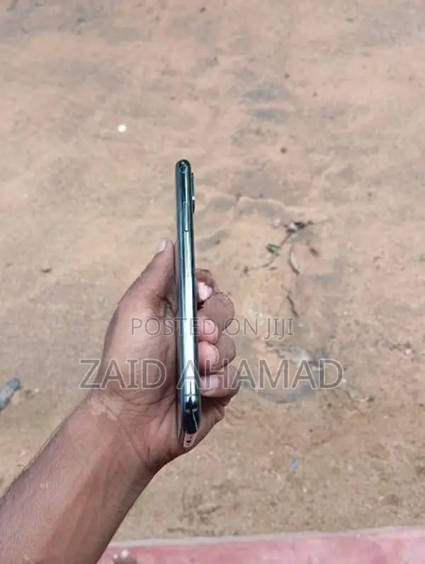 Apple iPhone XS (Used)