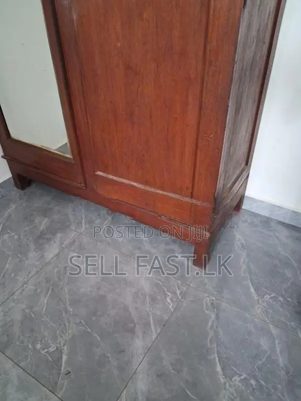 තේක්ක අල්මාරිය