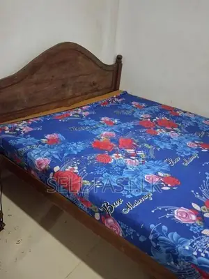 තේක්ක ඇදක් මෙට්ටය සමග King Size Bed