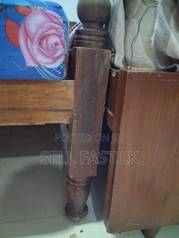 තේක්ක ඇදක් මෙට්ටය සමග King Size Bed