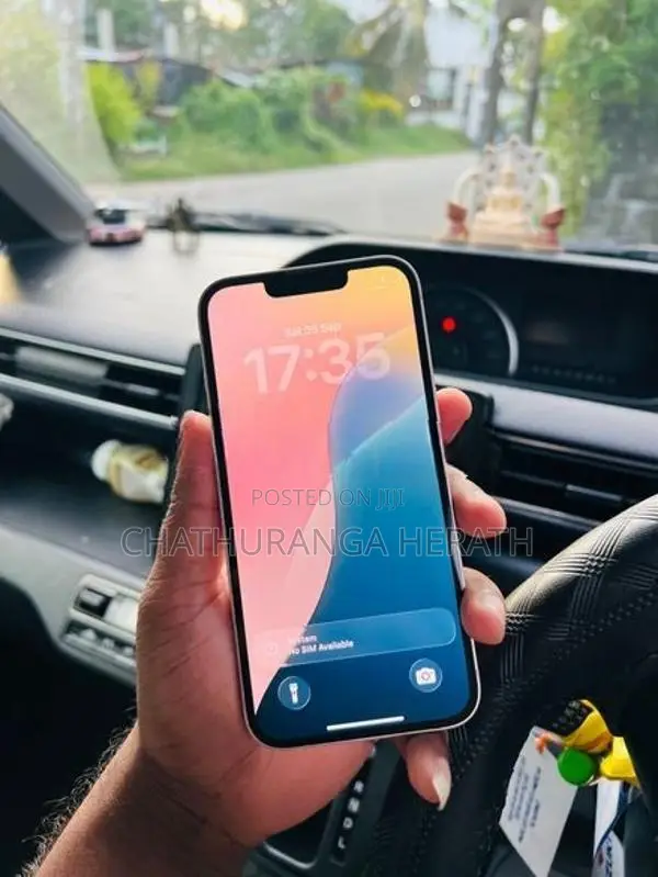 Apple iPhone 13 (Used)