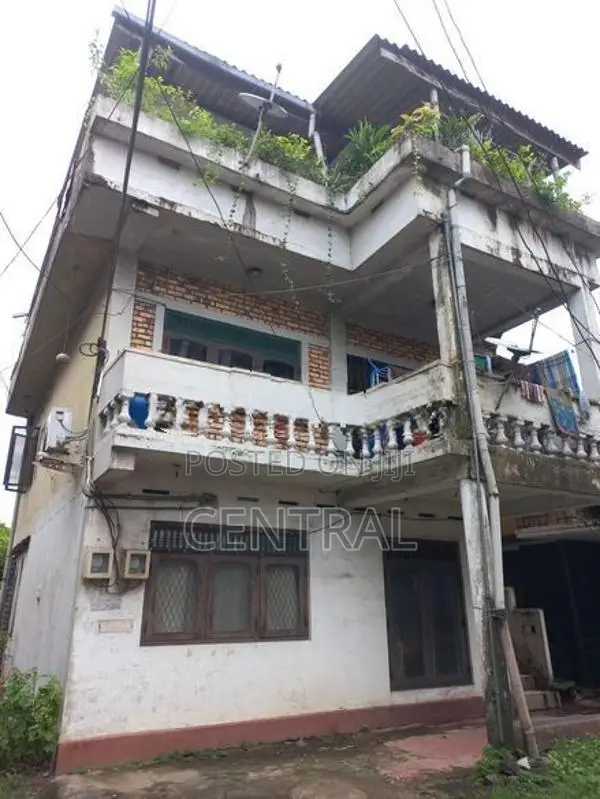 Apartment Building with House for sale in Wattala Junction (C7-6304)