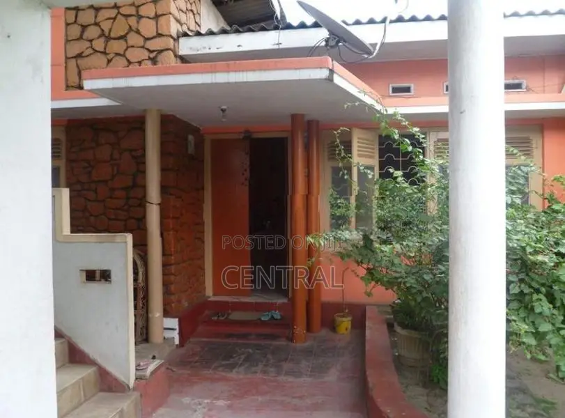 Apartment Building with House for sale in Wattala Junction (C7-6304)