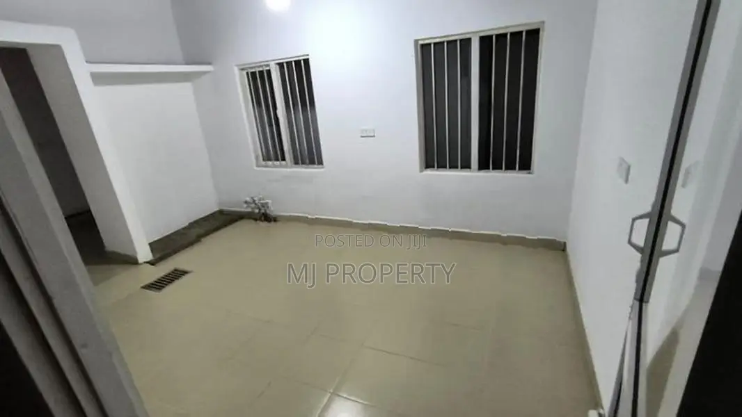 ( TC-1233) Valuable Commercial Building Rent in Kottawa