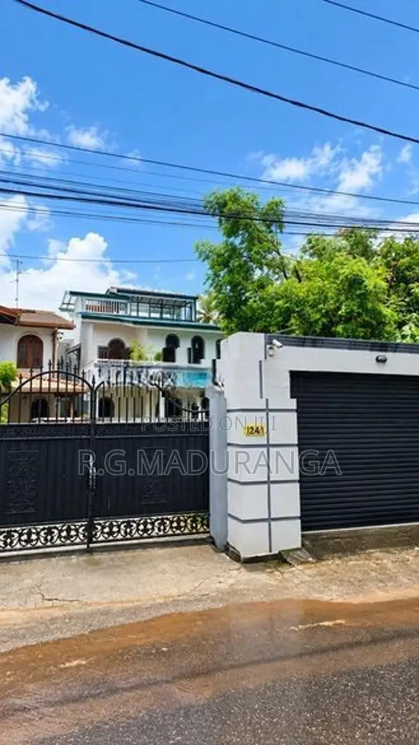 Fully Furnished 3-Storey House-Near Sri Jayewardenepura University