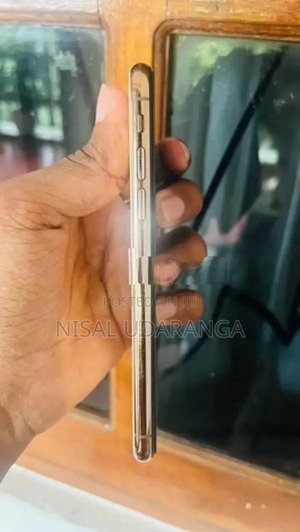 Apple iPhone XS (Used)