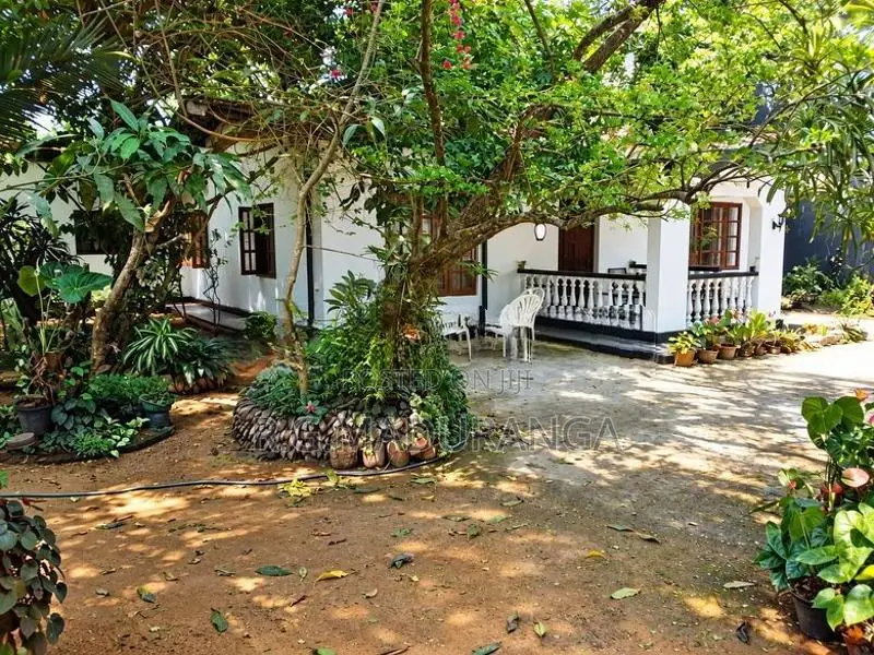 House with 26 Perches Land for Sale Battaramulla