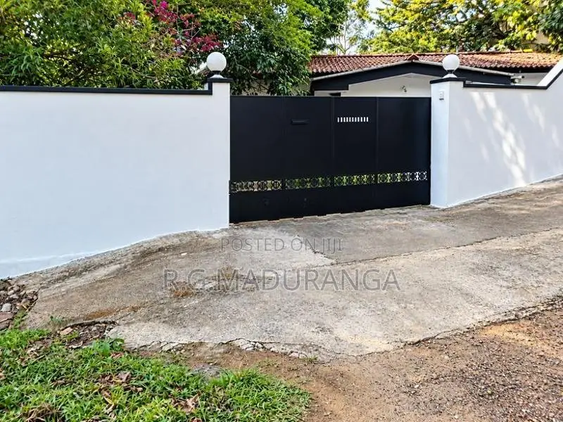 House with 26 Perches Land for Sale Battaramulla
