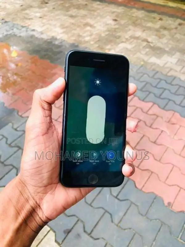 Apple iPhone SE 2 (Used)