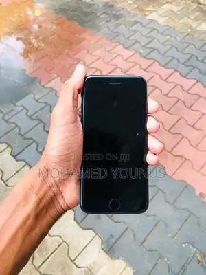Apple iPhone SE 2 (Used)