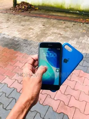 Apple iPhone SE 2 (Used)