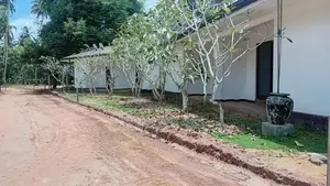 මිගමුව කටුනායක දෙමංහංදියට නුදුරින් අගනා බිම් කොටස් විකිණීමට