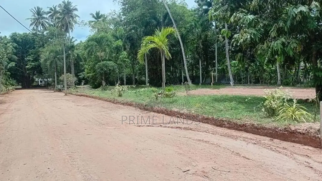 මිගමුව කටුනායක දෙමංහංදියට නුදුරින් අගනා බිම් කොටස් විකිණීමට