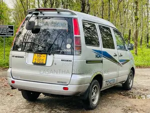 Toyota Noah 2003 Van (Used)