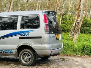 Toyota Noah 2003 Van (Used)