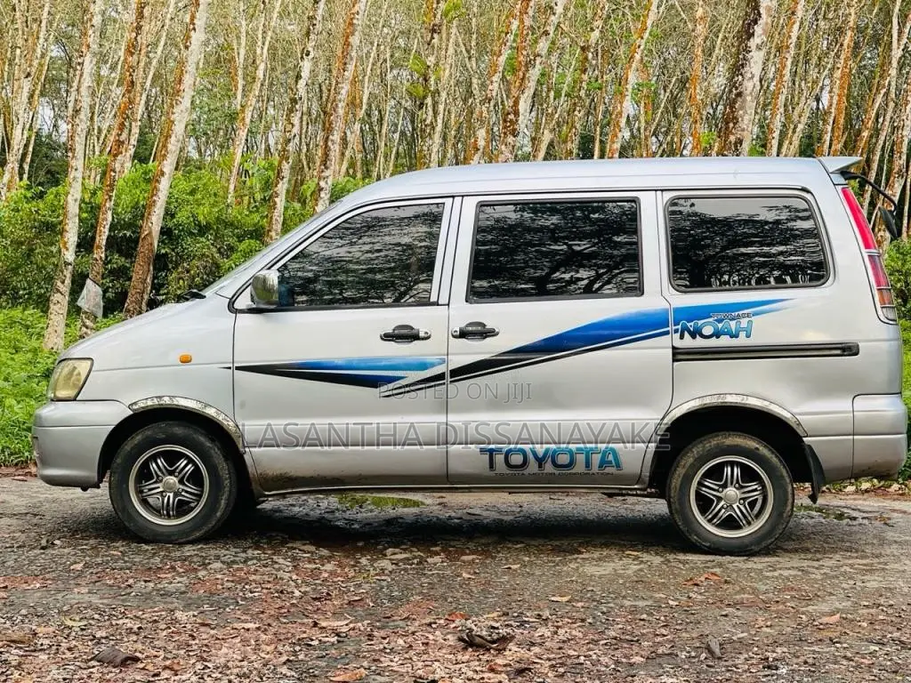 Toyota Noah 2003 Van (Used)