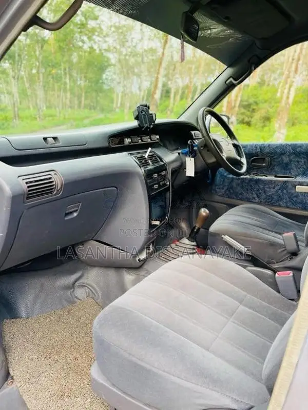 Toyota Noah 2003 Van (Used)