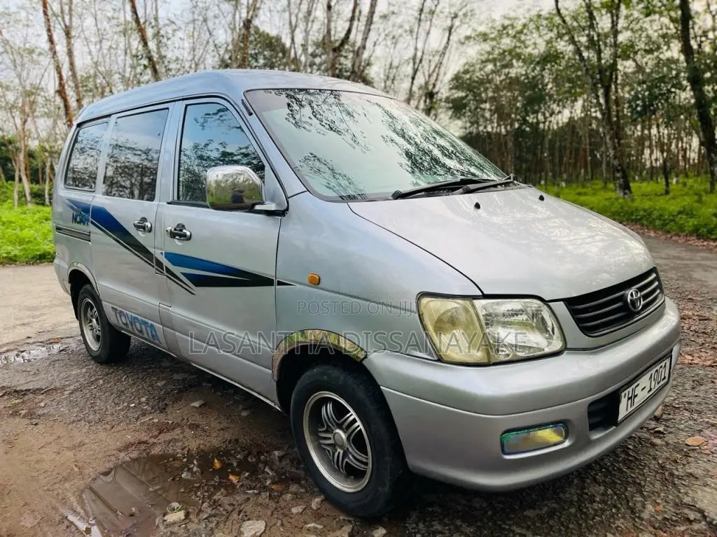 Toyota Noah 2003 Van (Used)