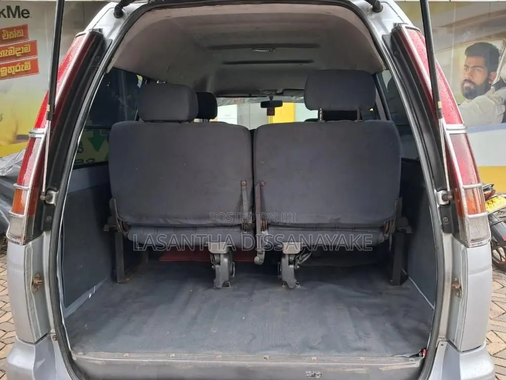 Toyota Noah 2003 Van (Used)
