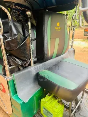 Bajaj 4 Stroke 2007 Three Wheel (Used)