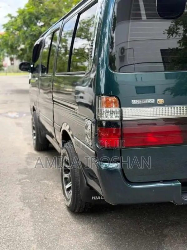 Toyota Dolphin 1995 Van (Used)