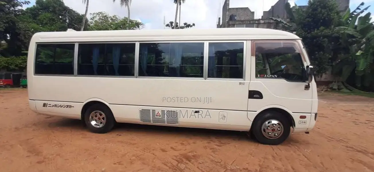 Mitsubishi Bola Rosa 2005 Bus (Used)