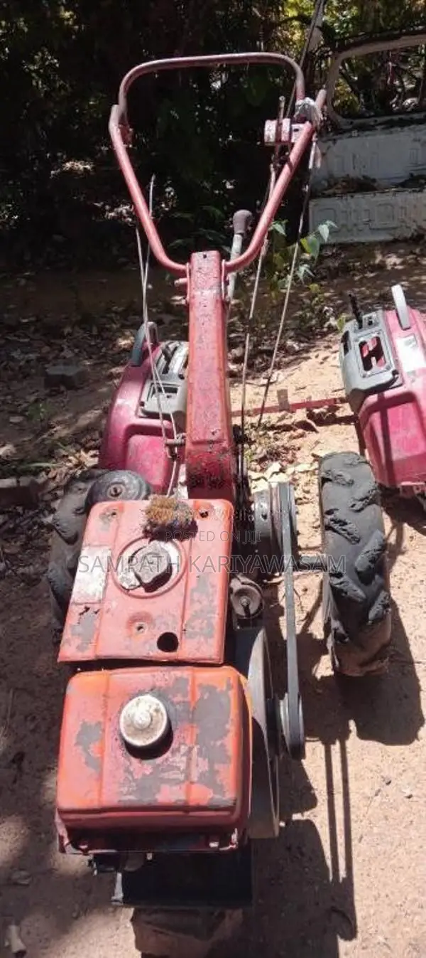 Kubota 700 2011 Tractor (Used)
