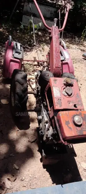 Kubota 700 2011 Tractor (Used)
