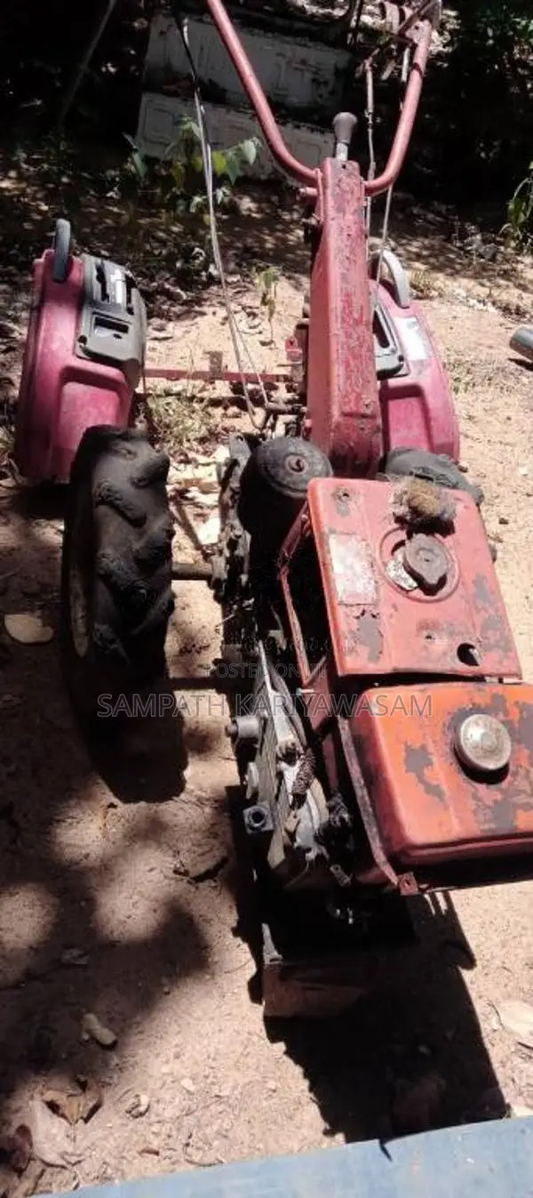 Kubota 700 2011 Tractor (Used)