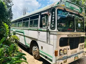 Ashok-Leyland Viking 2005 Bus (Used)