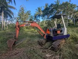 Kubota Excavator 2010 Heavy-Duty (Used)