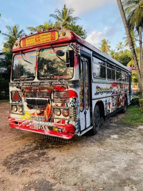 Ashok-Leyland Viking 2006 Bus (Used)