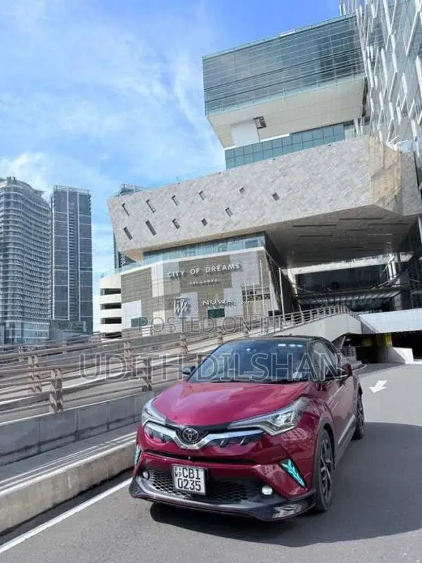 Toyota CHR 2018 SUV (Used)