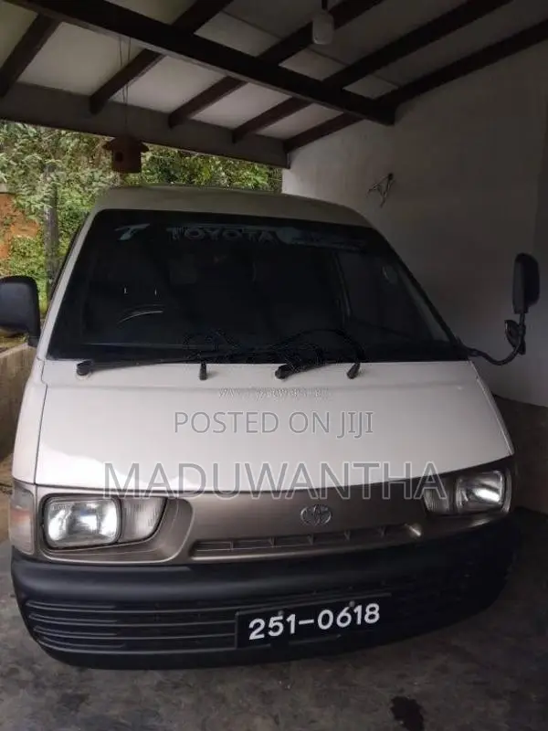 Toyota Toyota 1998 Van (Used)