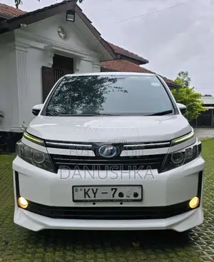 Toyota Voxy 2014 Van (Used)