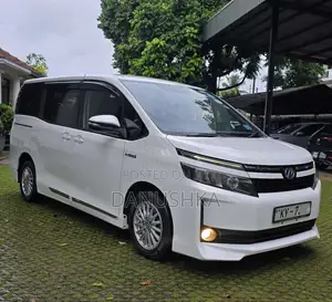 Toyota Voxy 2014 Van (Used)