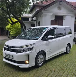 Toyota Voxy 2014 Van (Used)
