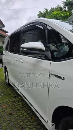 Toyota Voxy 2014 Van (Used)