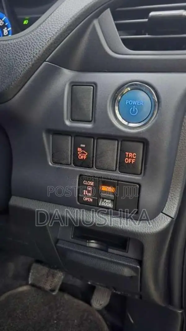Toyota Voxy 2014 Van (Used)