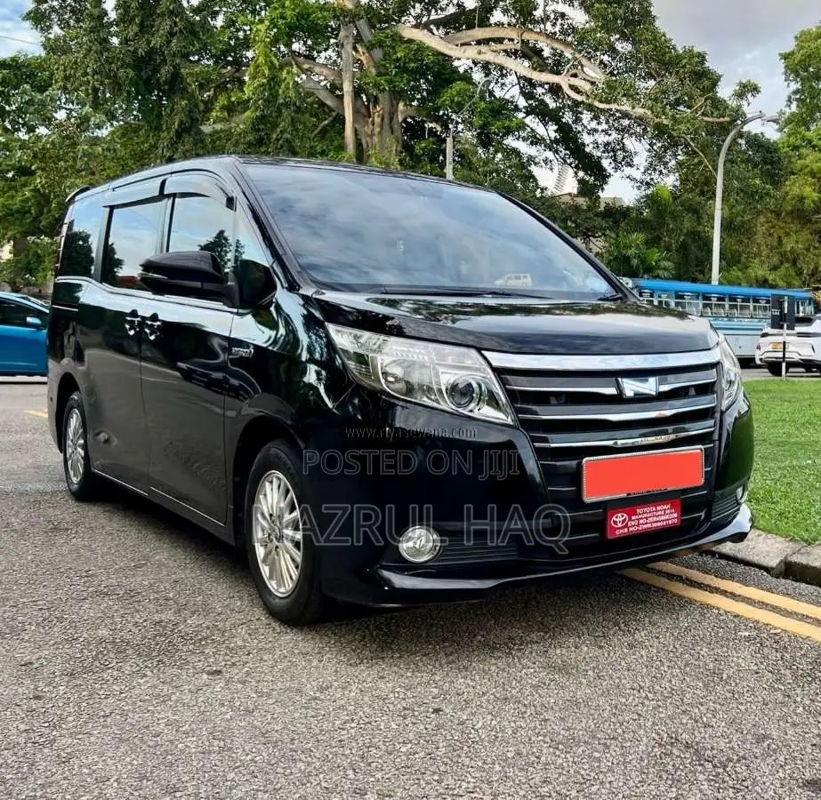 Toyota Noah 2014 Van (Used)