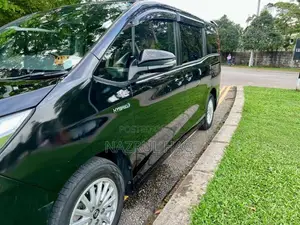 Toyota Noah 2014 Van (Used)